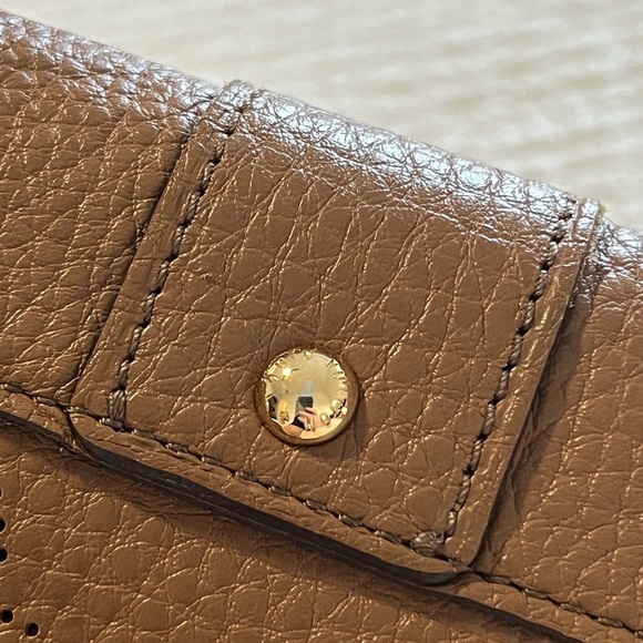 Louis Vuitton Mahina Iris Amelia Wallet - Picture 15 of 16